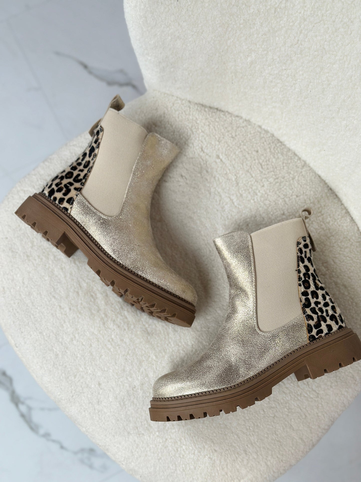 Chelsea Botas Doradas - Detalle Leopardo