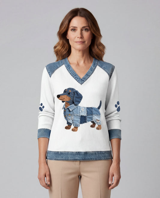 Sombra - Encantador Dachshund con Patchwork de Denim Artístico y Cuello en V