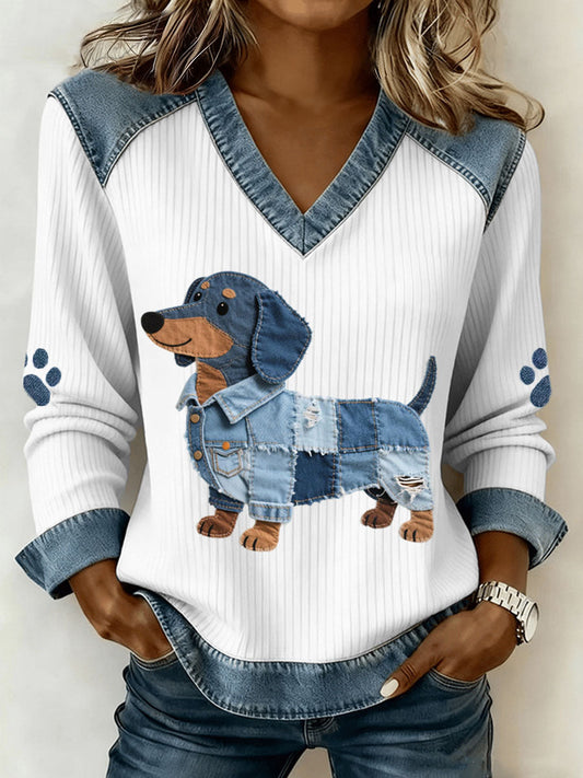 Sombra - Encantador Dachshund con Patchwork de Denim Artístico y Cuello en V